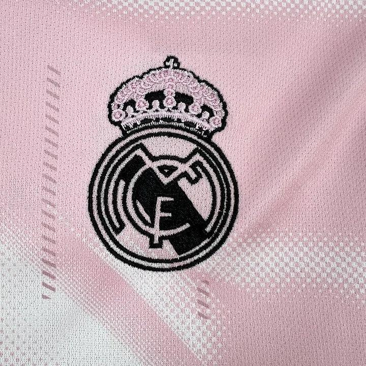 Maillot concept Real Madrid 2025 rose et blanc exclusif